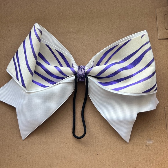 Cheer Bow 🎀3 for 35⭐️ - Picture 2 of 2